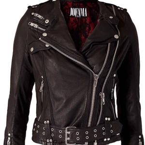  - Säljer en jofama jacka storlek 34. Modellen är Kenza 9. Jackan passar allt från 32-36, då skinn anpassar sig efter personen pch om det tar i skinnet så töjer den då ut sig.  Jackan är använd ett antal gånger, ca 4 gånger. Ordinarie pris 3999:- säljs för 1400:- pris kan diskuteras vid snabbaffär.