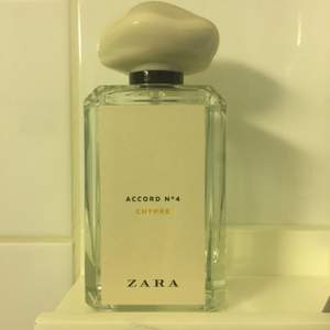 Helt ny parfym från Zara! Doftar väldigt kvinnligt och fräsch, mogen doft! 