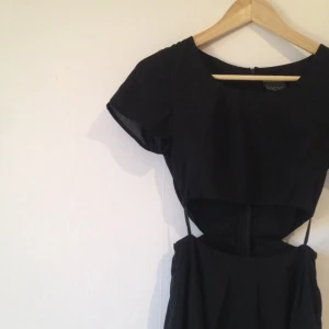 klänning kortärmad stl 6  - klänning kortärmad stl 6 