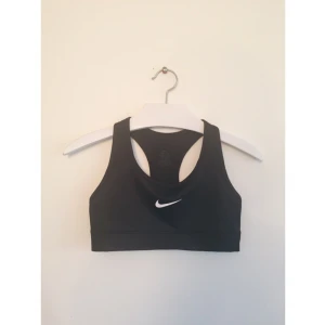  - Väldigt sparsamt använd sport-bh från Nike. I nyskick👌