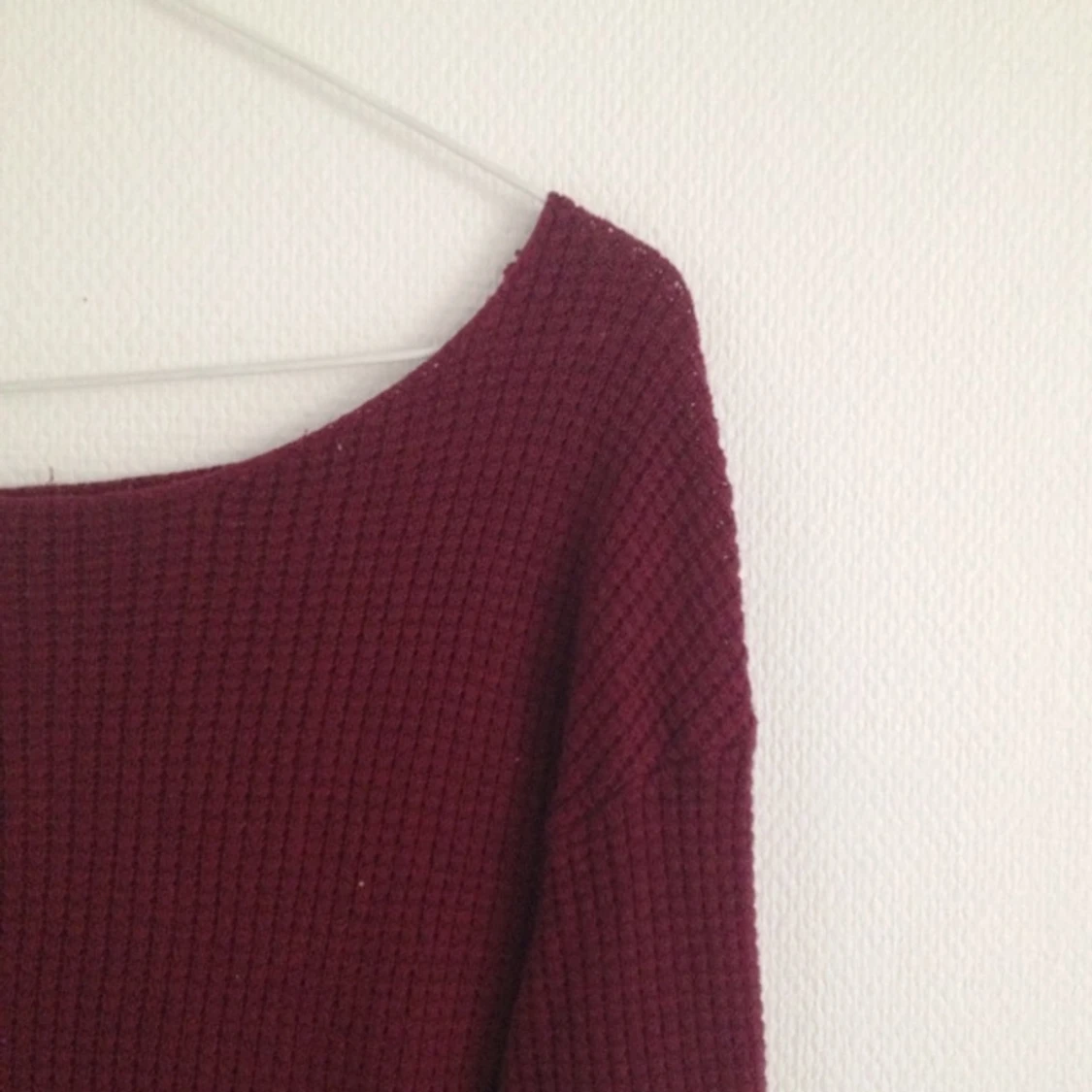 Vinröd stickad tröja i mycket fint skick!  - 1383215913