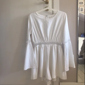  - Drömmig byxdress, köpt i Australien. Endast använd en gång 🌈