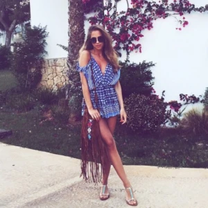  - Blå byxdress från märket Angel Biba.  Storlek 8 vilket motsvarar en 34. Tidigare sedd från Kenzas instagam, sitter väldigt smickrande och har fickor på sidorna! Köpare betalar eventuell frakt 🌸