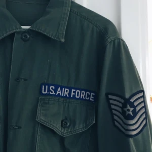  - US Air Force jacka, köpt på vintagebutik i London. Möts upp i Sthlm eller fraktar mot fraktkostnad. 