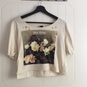  - Fin T-shirt i storlek M. Frakten står köparen för. Betalning sker via swish 