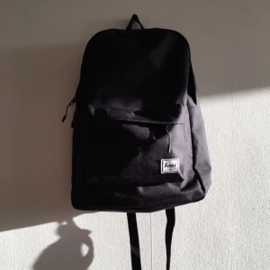  - Svart ryggsäck från herschel 