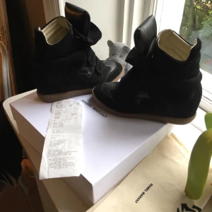  - Helt nya marant sneakers i storlek 40! Köpta på NK i Stockholm i juli 2017. Kvitto och dustbag finns! 