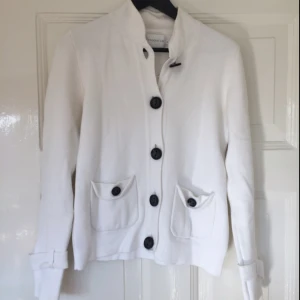  - Kofta från Stockh lm. Legat och dammat i ett antal år. 