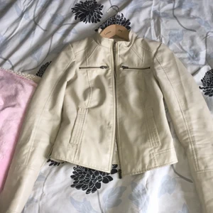  - Skinn jacka från Vero Moda, använd fåtal gånger 