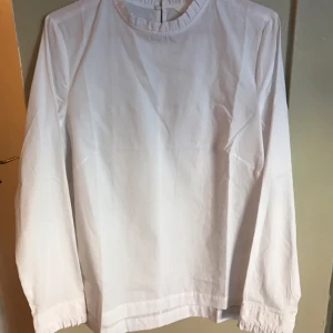  - Blus från HM, aldrig använd pga för liten för mig.