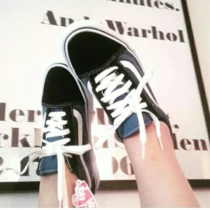  - Vans Old Skool använda en gång och tyvärr för små för mig 