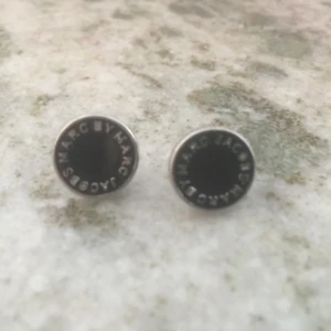  - Marc Jacobs örhängen 🌟