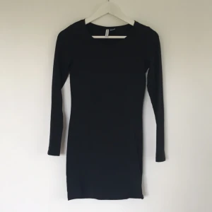  - 🌸Svart tight klänning från Hm! Kan skickas mot betalning 🌸