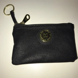  - Mynt och kort hållare från Don Donna. Använd 1 gång.