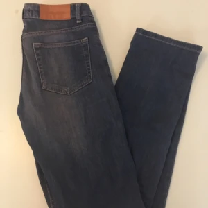  - Acne hep lavender oanvända storlek 25/32 säljes 