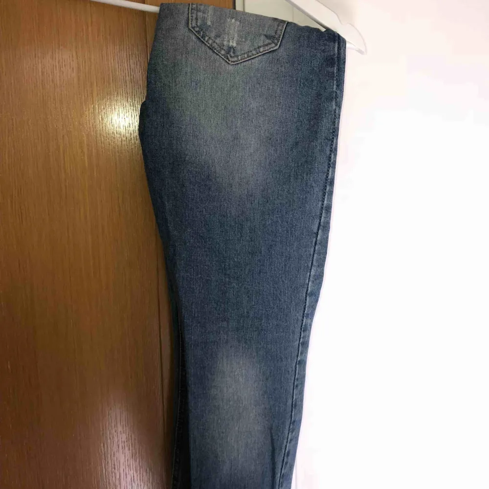 Slitna momjeans från Shein. Sitter precis som ”normala” storlek M jeans. . Jeans & Byxor.