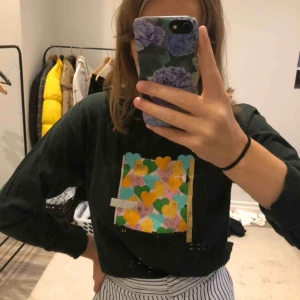  - Otroligt fin mörkgrön tröja från Common Culture! Använd typ en gång så väldigt bra skick💫