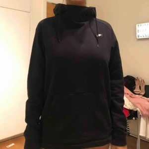  - Nike hoodie som är bra nu till vintern. Köparen står för frakten