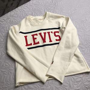 Oanvänd tröja från Levi’s stl M🌸