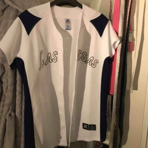  - Säljer en ascool tröja ish, hör av dig om du är intresserad 💓