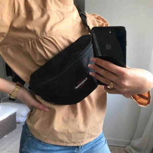  - Jättefin väska köpt på junkyard! Köparen står för frakten 