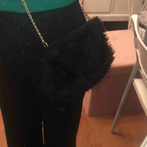  - Skit snygg pälsväska från Ullared använd fåtal gånger. Inköpt för 150kr Frakten står köparen för