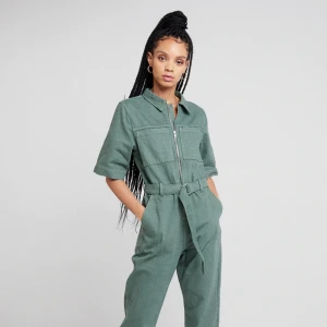  - Sååå fin boilersuit från weekday! Aldrig använd av mig, endast testad. Liten i storlek!