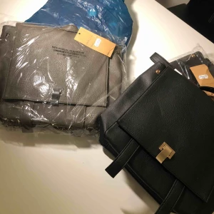  - Aldrig använda!! Finns två svarta och två typ gråa!köparen står för frakt