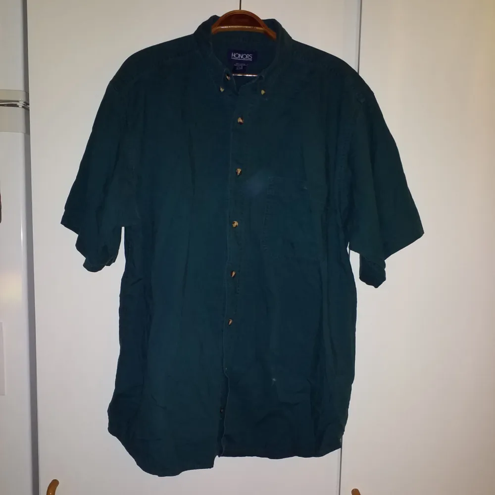 Grön/turkos kortärmad skjorta. Skjortor.