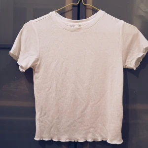  - Finns det en bättre tish? Tronte d! Mjuk, härligt croppad och snygga skärningar.  Frakt tillkommer! Kan även hämtas i Malmö. 