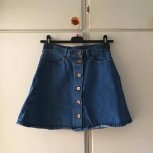  - Jeanskjol i väldigt bra skick!