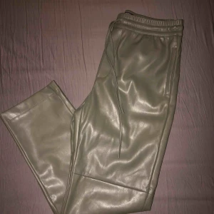  - Från GinaTricot  Frakt 55kr 