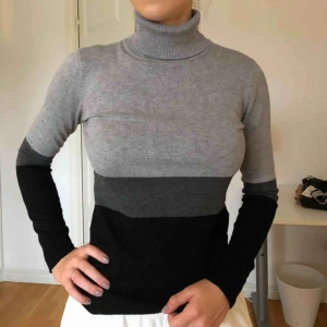  - Superfin tröja från calvin Klein i väldigt skönt material! Säljer då den tyvärr inte kommer till användning längre.. kan frakta mot betalning och tar betalt via swish!