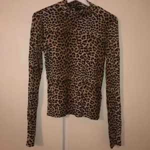 Leopard tröja strl M. Endast testad, frakt är inräknat i priset!
