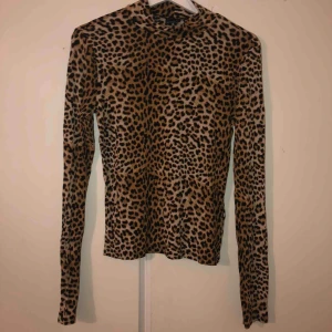 Leopard topp - Leopard tröja strl M. 