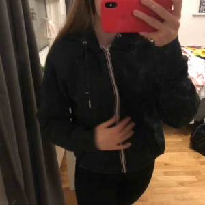  - Det är en herr tröja så skulle passa en m/s  Fint skick Kan fraktas 