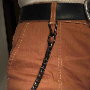  - Svart kedja, köpt på bershka i Aten på herravdelning💛 jättecool men används för sällan och är broke <\3 bjuder på frakten 