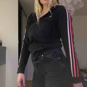  - Adidas tjocktröja