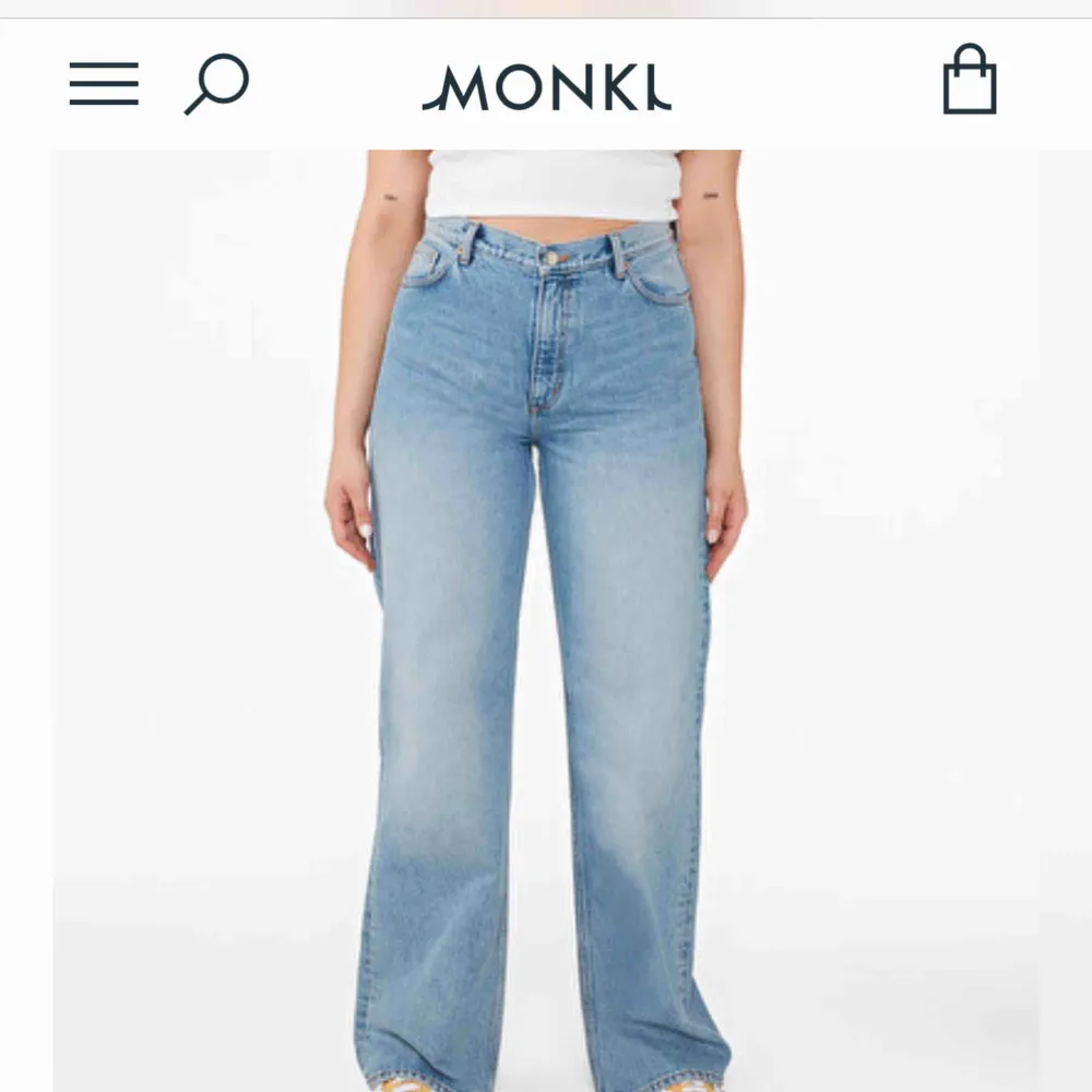 Monki jeans modell Yoko. Skitsnygga, säljs pga att de inte passar. Midjemått 25. Du betalar frakt, brukar vara runt 30-50 kr.. Jeans & Byxor.