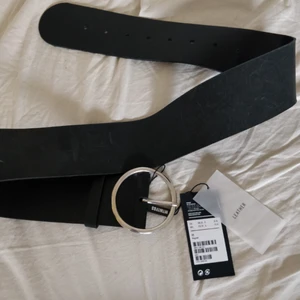  - Så jäkla snyggt helt nytt tjockare midjebälte i äkta läder med silverring från weekday! Prislappar kvar! Nypris 300 kr. 🌟