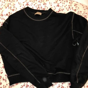  - En croppad tröja från Pull&bear som är relativt varm och väldigt bekväm.