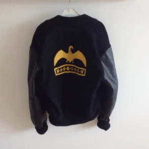  - Slutsåld Maskinen bomber crew jacka. Nr 120.