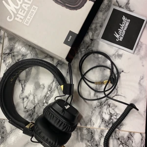 Marshallhörlurar oanvända  - Säljer mina näst intill oanvända marschall major 2 hörlurar då de ej kommer till användning🖤.                  Nypris: 560k🖤