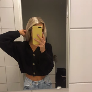 Kofta - Superfin kofta som knappt kommit till användning. Från monki storlek xs✨