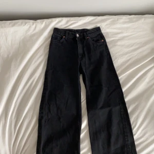 Monki Yoko jeans storlek 24 - Jeans från monki, modellen yoko, storlek 24, 125kr+frakt