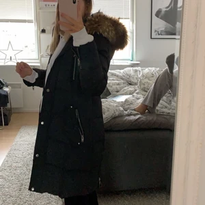 Rock and blue artica strl 36 - Rock and blue artica storlek 36 men passar en 34 perfekt. Köpt vintern 2019. Nypris 5 300 kr och är som i ett nyskick, säljer för att det inte lämgre är min stil. 3 000 kr, 2 700 kr vid snabb affär. Kan hämtas i Helsingborg eller fraktas. Kund står för frakt 📦 Skriv gärna vid frågor 🛍💕