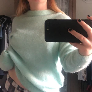 Tröja - Ljusblå oversized tröja från &otherstories, OANVÄND