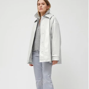 Oversize jacket weekday - Inköpt Mars 2020. Knappt använd. Storlek XS, men passar nog även en S-M pga oversize modell :) 