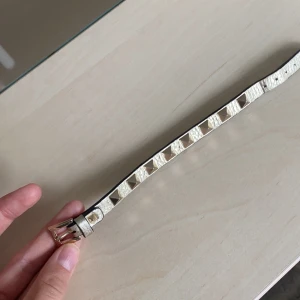 Valentino armband  - SÄNKT PRIS! Som nytt, allt på bild 3 medkommer! 750 kr där frakt ingår 💋  Valentino äkta armband 