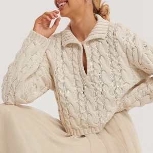 Kabelstickad tröja - Säljer denna härliga stickade tröja använd fåtal gånger💓